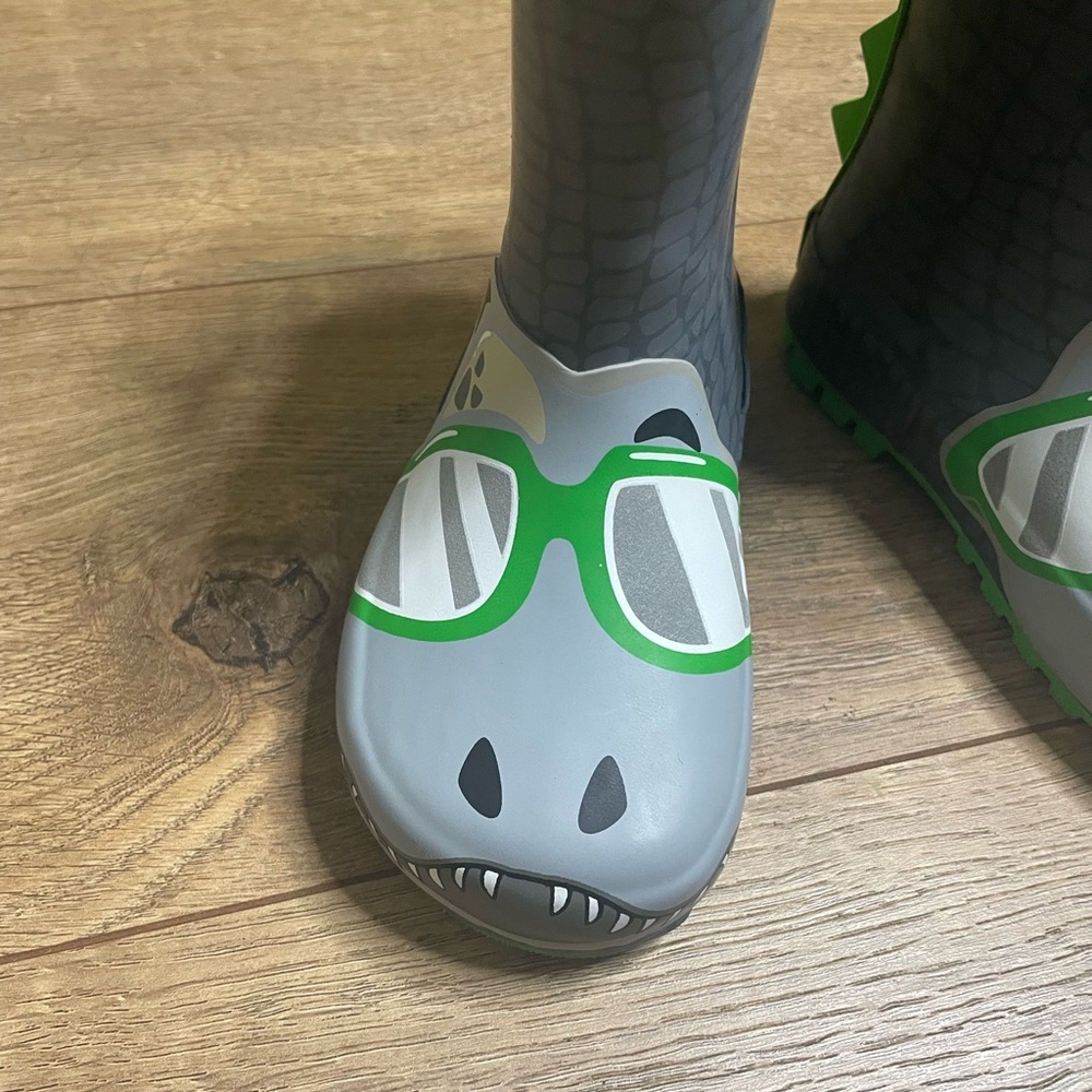NWOT Western Chief Gray and Green Dinosaur Rain Boots size 7 - Picture 3 of 6
